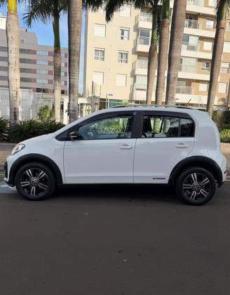 VOLKSWAGEN UP 1.0 170 TSI TOTAL FLEX XTREME 4P MANUAL VOLKSWAGEN UP 1.0 170 TSI TOTAL FLEX XTREME 4P MANUAL